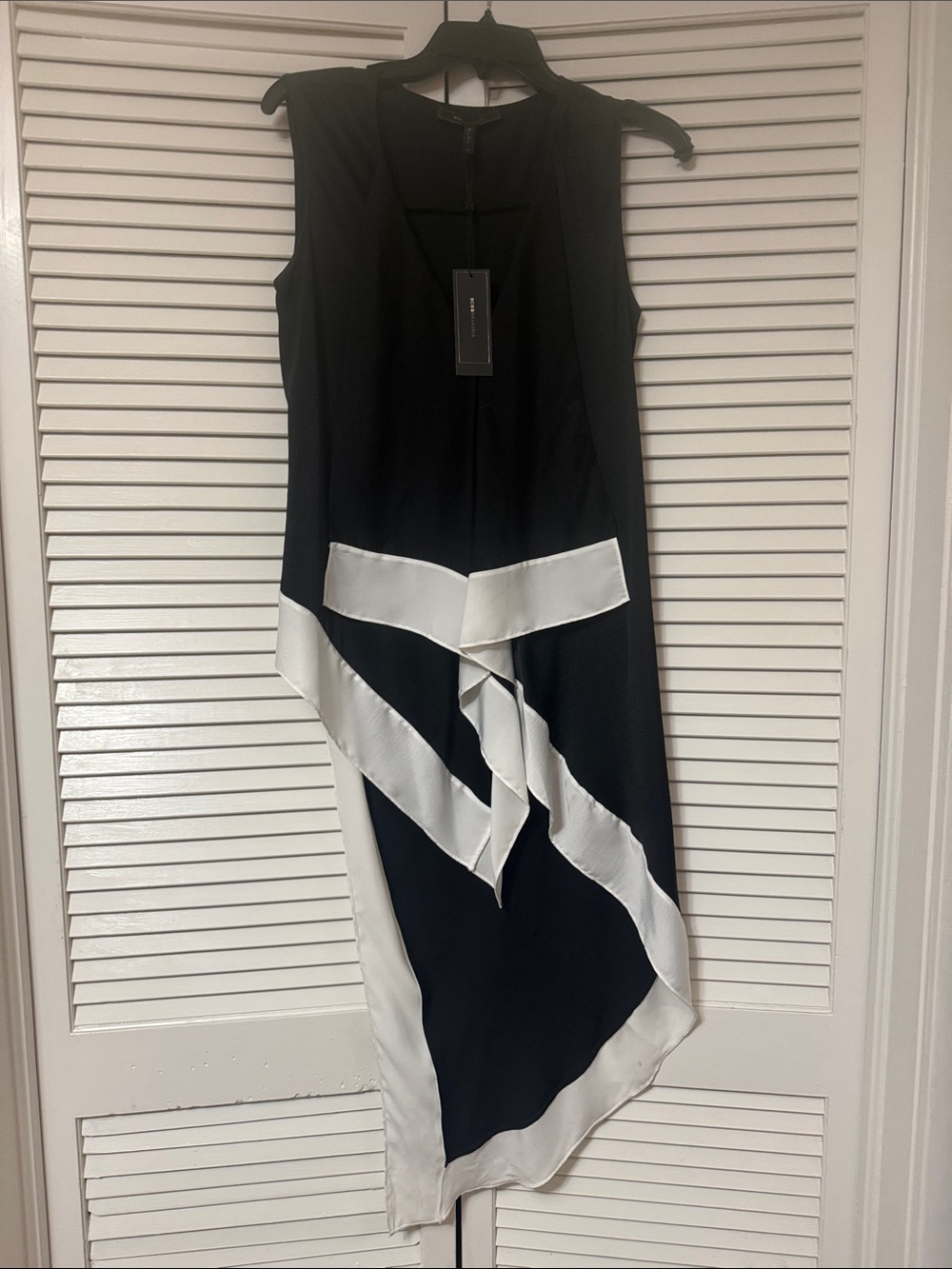 BCBG MaxAzria Sleeveless Asymmetric Top Black with Off-White Trim size XS NWT